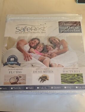 Premium White Mattress Protector - Queen